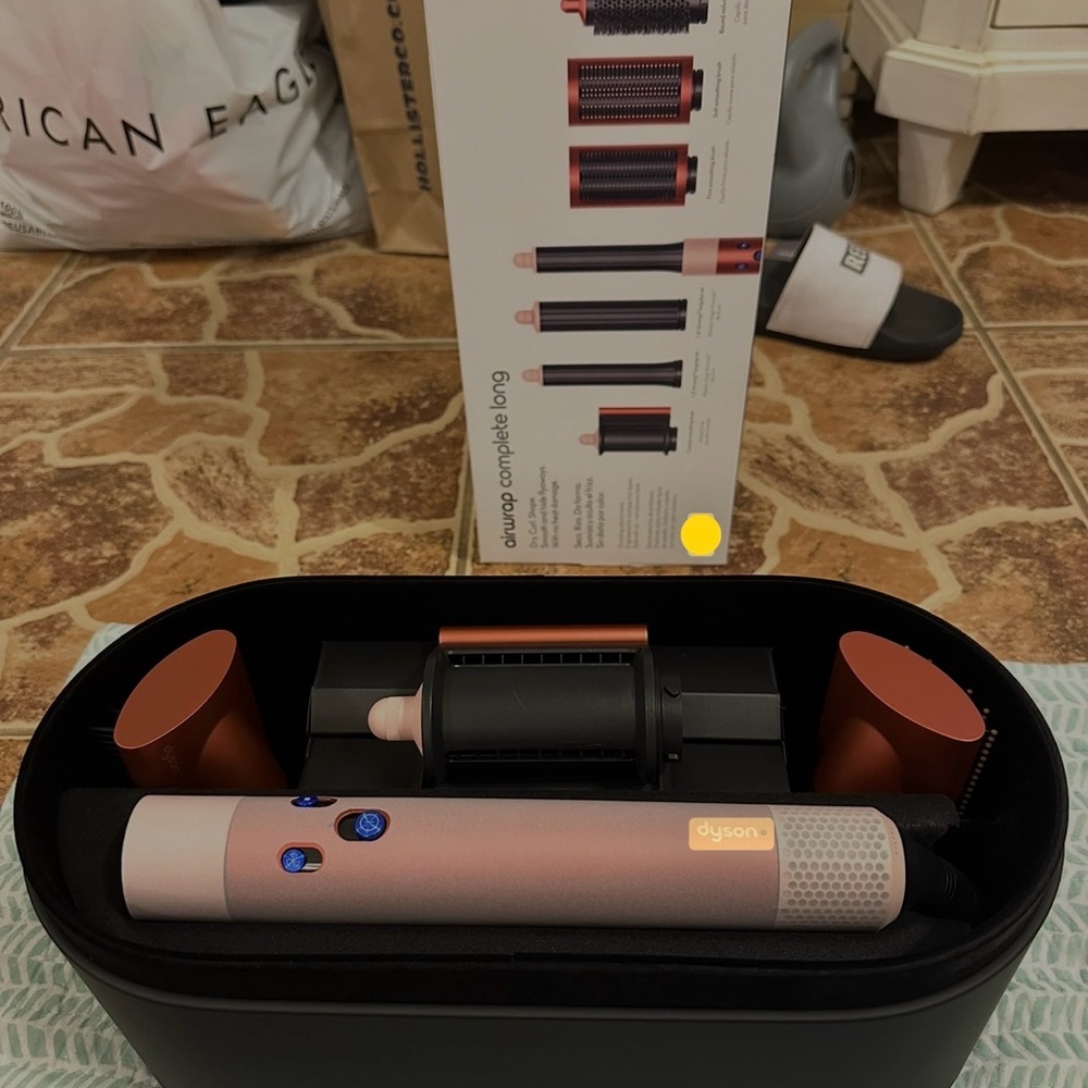 Dyson Airwrap Set in Pink and Black
